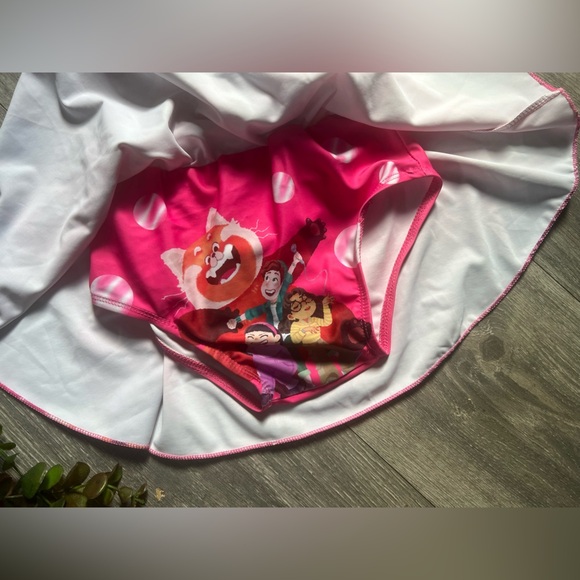 Zhi Xuan Tong Disney Red Panda Pink & Red Two-Piece Swimsuit Set. Size 110 - Picture 5 of 6